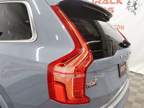 Used 2022 Volvo XC90 T6 Momentum w/ Advanced Package AWD/4WD image 11