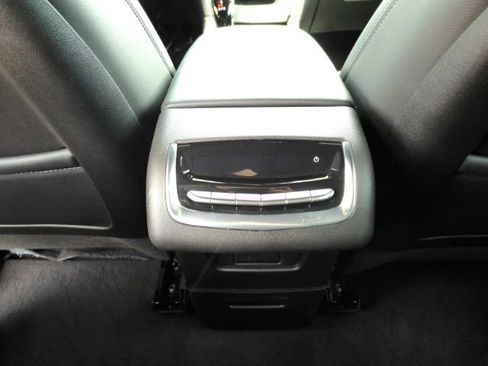 Used 2025 Cadillac XT6 Luxury FWD image 27