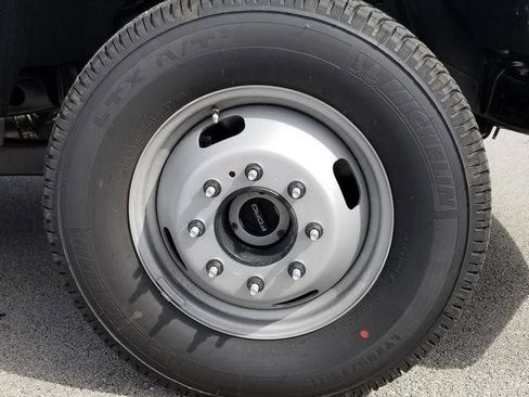 New 2025 Ford F550 4x4 Regular Cab Super Duty image 28