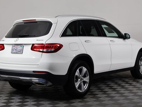 Used 2018 Mercedes-Benz GLC 300 4MATIC image 4