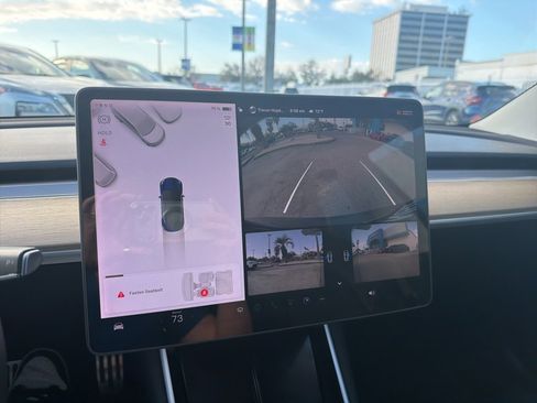 Used 2020 Tesla Model 3 Standard Range Plus image 4