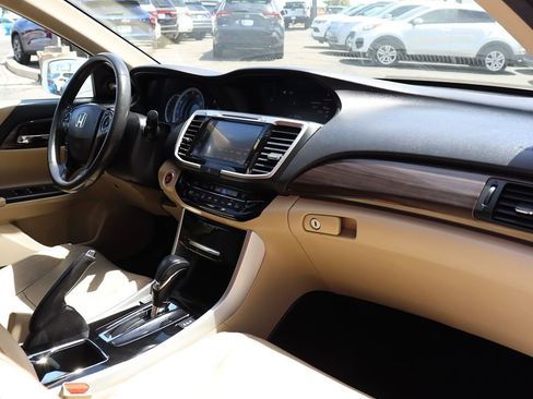Used 2017 Honda Accord EX-L image 35