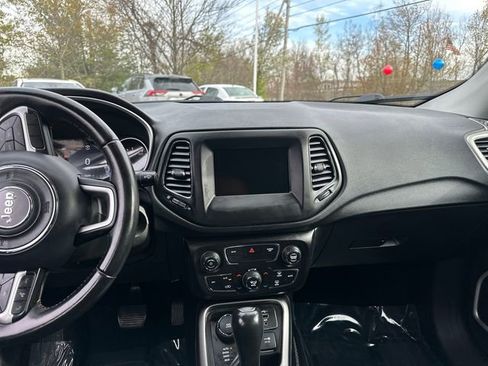 Used 2019 Jeep Compass Latitude w/ Popular Equipment Group AWD/4WD image 22