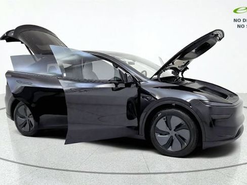 Used 2026 Tesla Model Y 2WD image 11