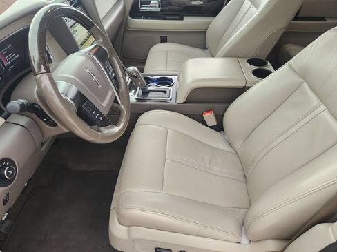 Used 2017 Lincoln Navigator Select RWD image 16