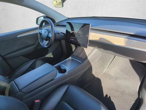 Used 2024 Tesla Model Y Long Range image 25
