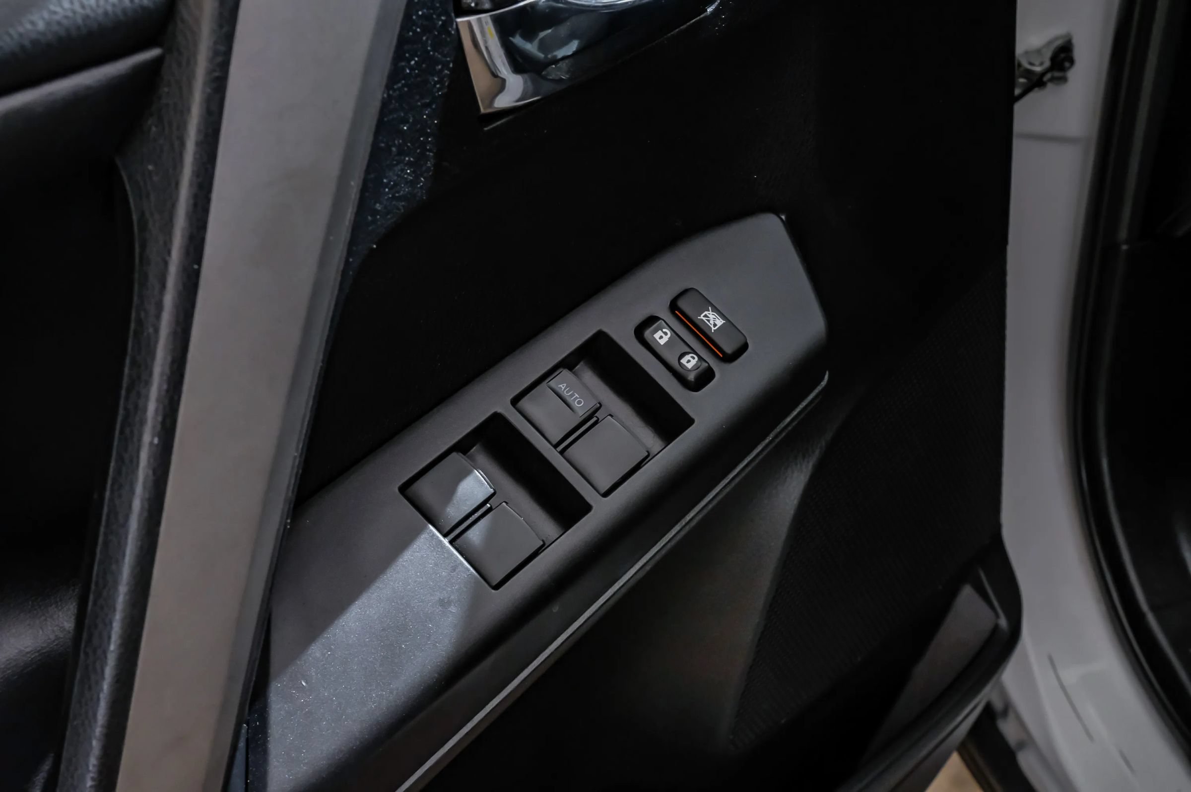 Used 2018 Toyota RAV4 XLE w/ Plus Extra Value Package FWD image 42