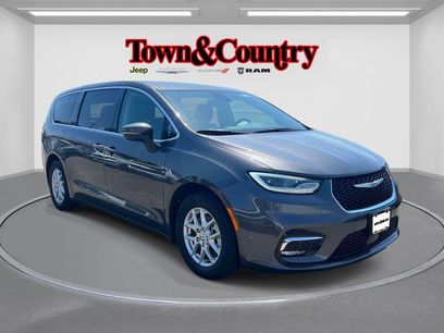 Certified 2023 Chrysler Pacifica Touring-L