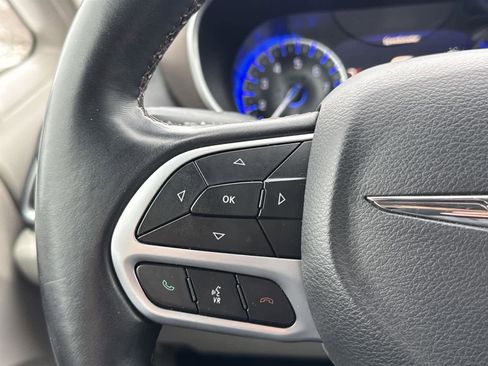 Used 2018 Chrysler Pacifica Touring-L Plus image 15