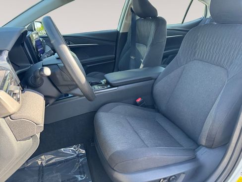 Used 2025 Toyota Camry LE w/ Convenience Package FWD image 9