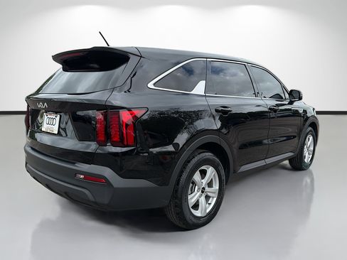 Used 2023 Kia Sorento LX FWD image 3