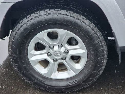 Used 2020 Toyota 4Runner SR5 Premium w/ Moonroof Package image 18