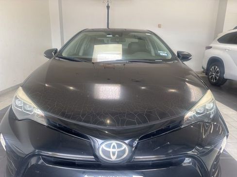 Used 2017 Toyota Corolla SE FWD image 2