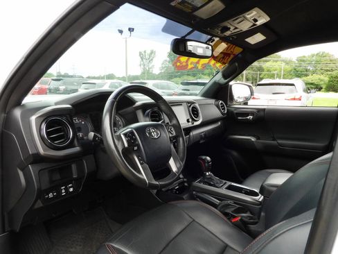 Used 2017 Toyota Tacoma TRD Pro image 12