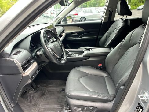 Used 2024 Toyota Grand Highlander AWD image 9