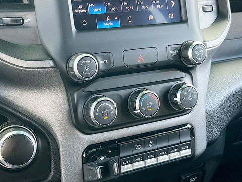 Used 2024 RAM 2500 Tradesman w/ Chrome Appearance Group AWD/4WD image 15