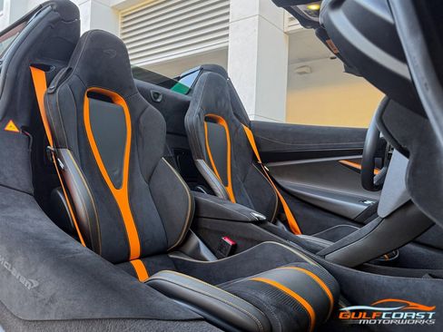 Used 2022 McLaren 720S Spider image 33