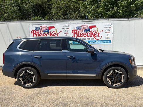 Used 2023 Kia Telluride S AWD/4WD image 2