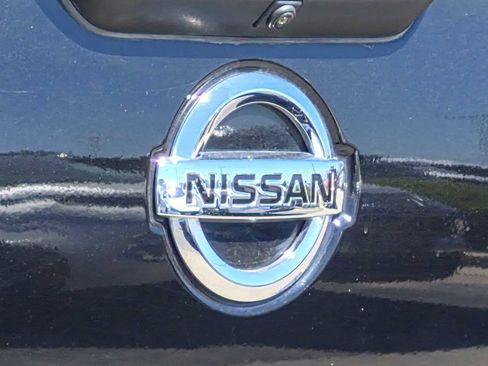 Used 2018 Nissan Titan SV w/ SV Convenience Package AWD/4WD image 11