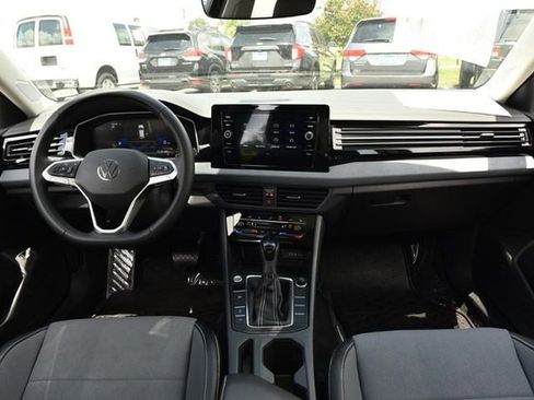 Certified 2025 Volkswagen Jetta SE w/ Sunroof Package FWD image 7