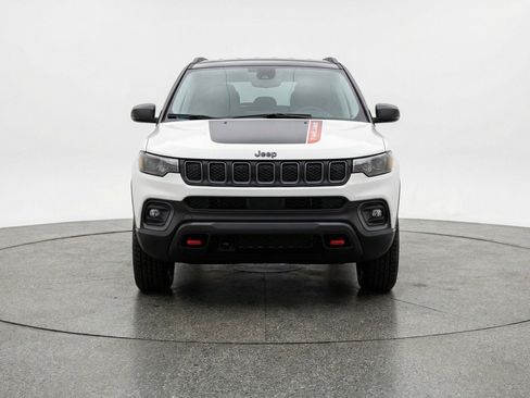 Used 2025 Jeep Compass Trailhawk image 2