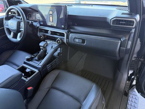 Used 2025 Toyota 4Runner Limited AWD/4WD image 34