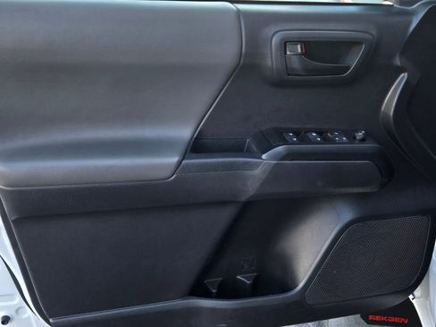 Certified 2022 Toyota Tacoma SR image 9