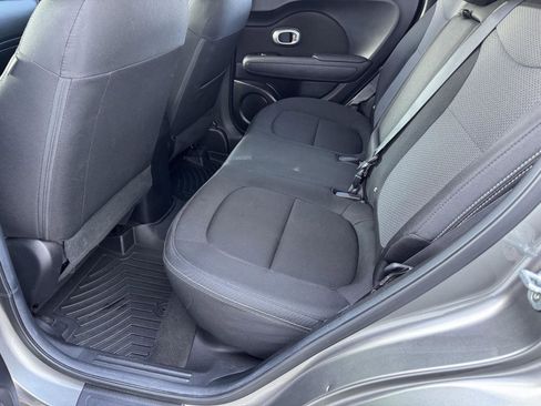 Used 2018 Kia Soul + image 16