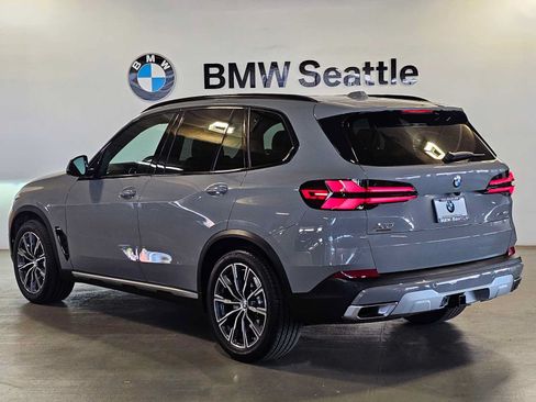 Used 2025 BMW X5 xDrive40i w/ Parking Assistance Package AWD/4WD image 4