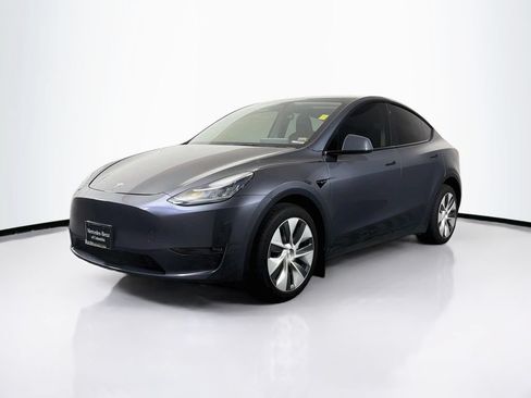 Used 2023 Tesla Model Y Long Range AWD/4WD image 3
