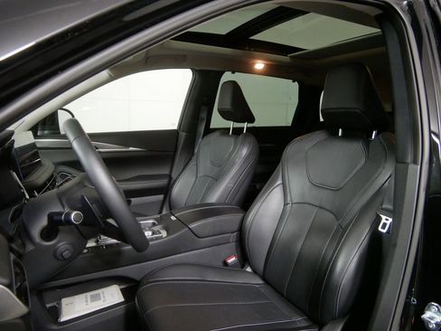 Certified 2025 INFINITI QX60 Luxe AWD/4WD image 13