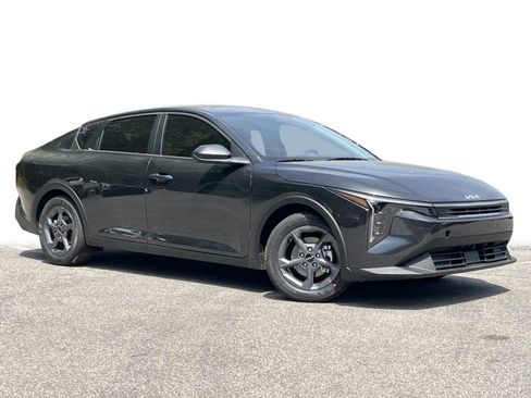 New 2026 Kia K4 LXS FWD image 2