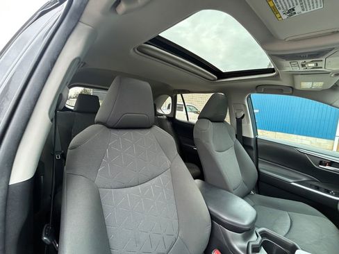 Used 2021 Toyota RAV4 XLE w/ Convenience Package AWD/4WD image 14