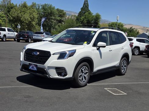 Used 2024 Subaru Forester Premium AWD/4WD image 1