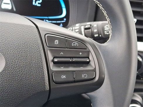 Certified 2023 Hyundai Venue Limited w/ Cargo Package image 18