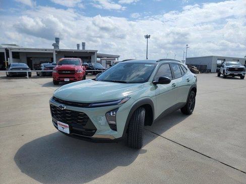 New 2026 Chevrolet Trax ACTIV w/ Sunroof Package FWD image 3