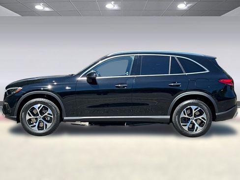 Used 2025 Mercedes-Benz GLC 350e 4MATIC image 2