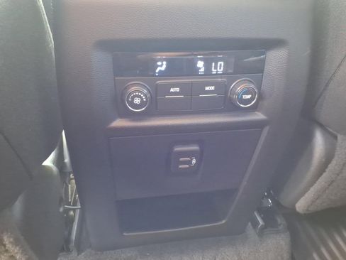 Used 2019 Chevrolet Traverse LT AWD/4WD image 13