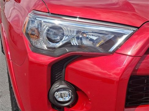 Used 2021 Toyota 4Runner SR5 Premium image 9