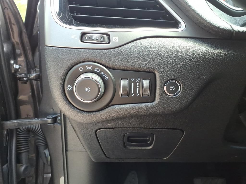 Used 2021 Jeep Cherokee Limited AWD/4WD image 15