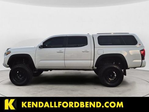 Used 2019 Toyota Tacoma TRD Off-Road w/ Technology Package AWD/4WD image 8