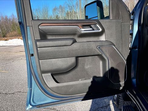 Used 2025 Chevrolet Silverado 2500 LT w/ Convenience Package image 21