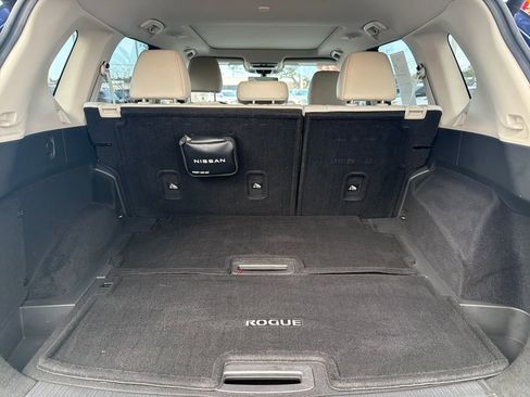 Used 2023 Nissan Rogue SL w/ SL Premium Package image 10