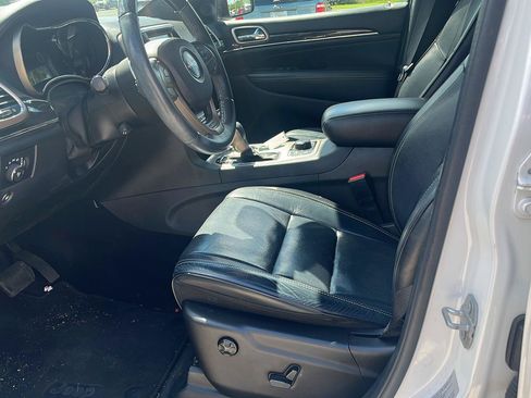 Used 2016 Jeep Grand Cherokee Overland AWD/4WD image 9