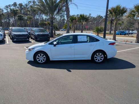 Used 2025 Toyota Corolla LE image 6