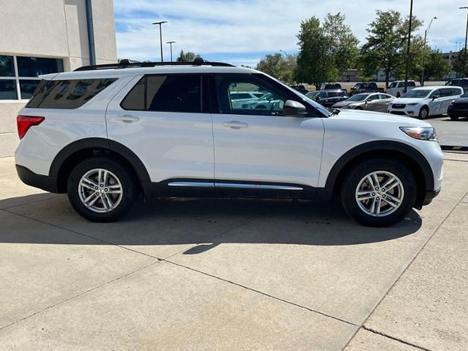 Used 2022 Ford Explorer XLT AWD/4WD image 4