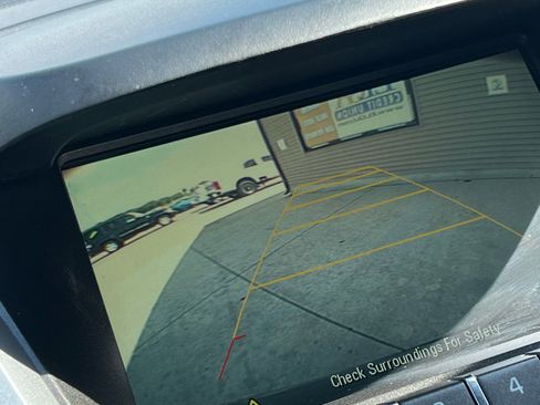 Used 2017 Chevrolet Equinox LT image 24