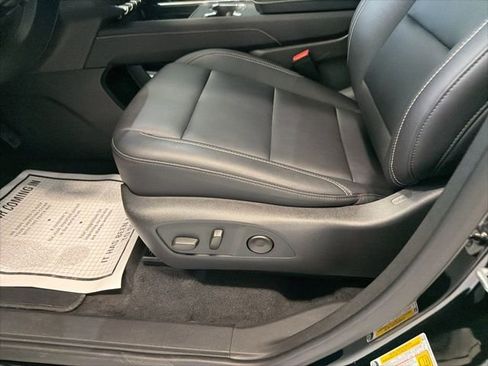 Used 2025 GMC Acadia Elevation w/ Elevation Premium Package AWD/4WD image 16