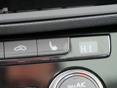 Used 2024 Volkswagen Jetta SE image 34