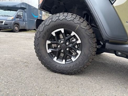Used 2025 Jeep Wrangler Unlimited Rubicon w/ Safety Group AWD/4WD image 28